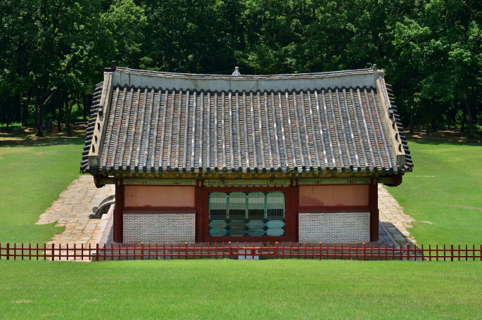 건릉의 정자각 배면